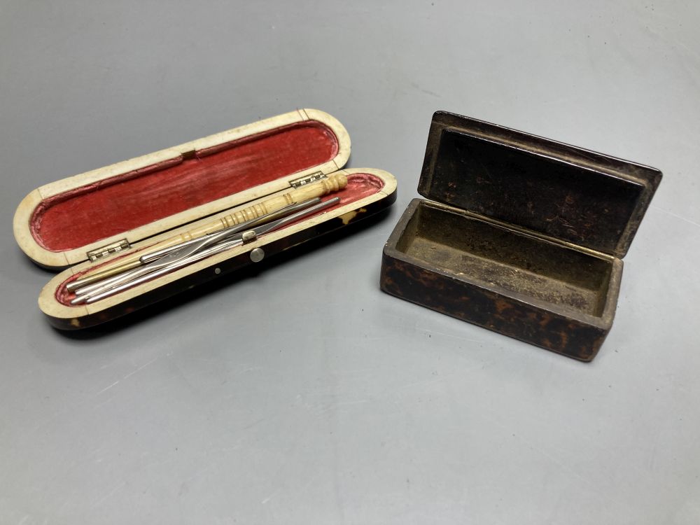 A 19th century papier mache faux tortoiseshell snuff box and a tortoiseshell case containing lace bobbin and needles